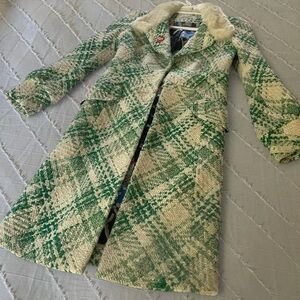🌿 VINTAGE // MCGINN • green and cream plaid coat with fur collar and silk lining